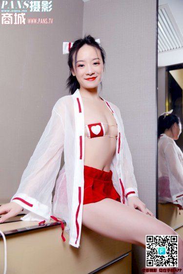 女人把衣服脱掉